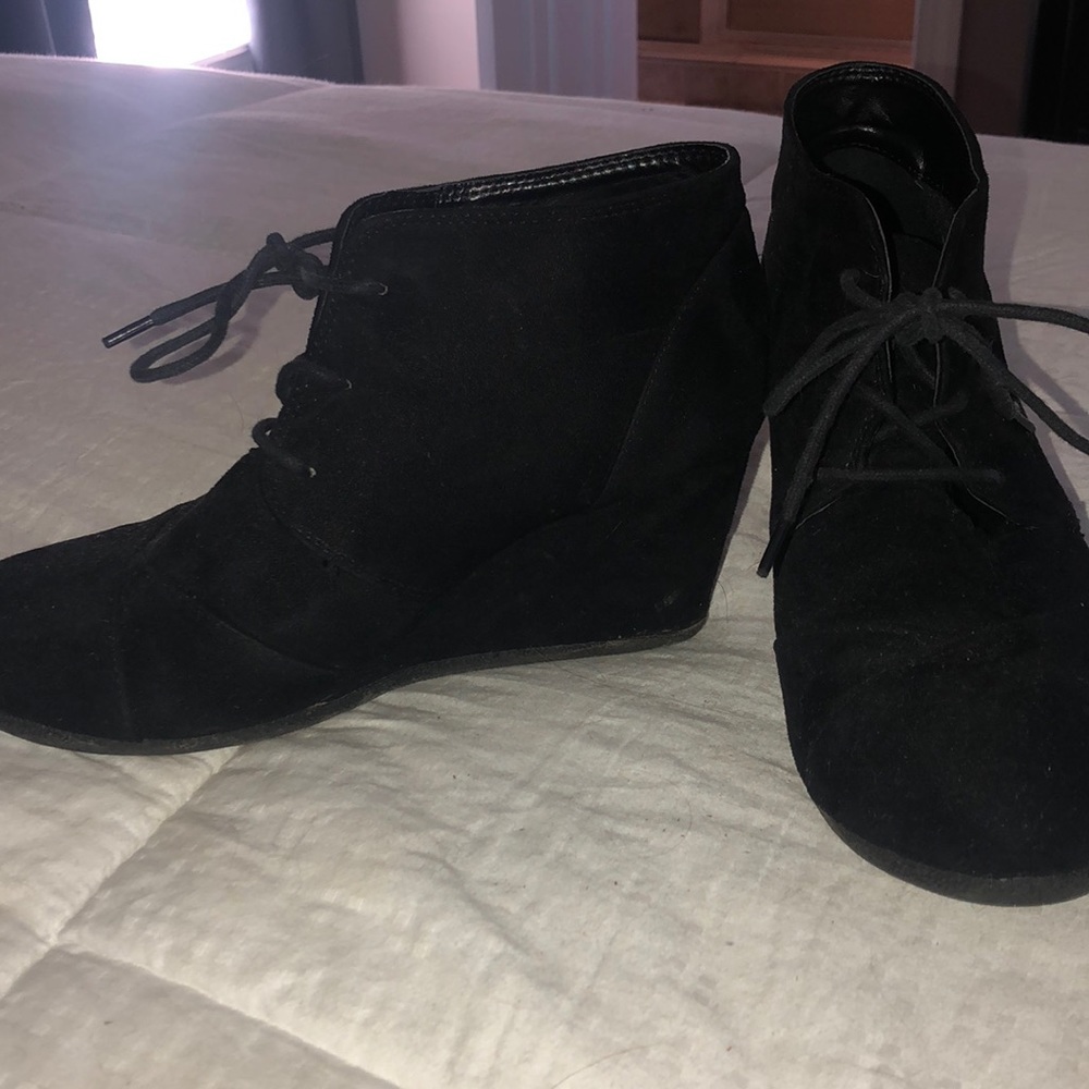 Shoes - Picture 3 of 3